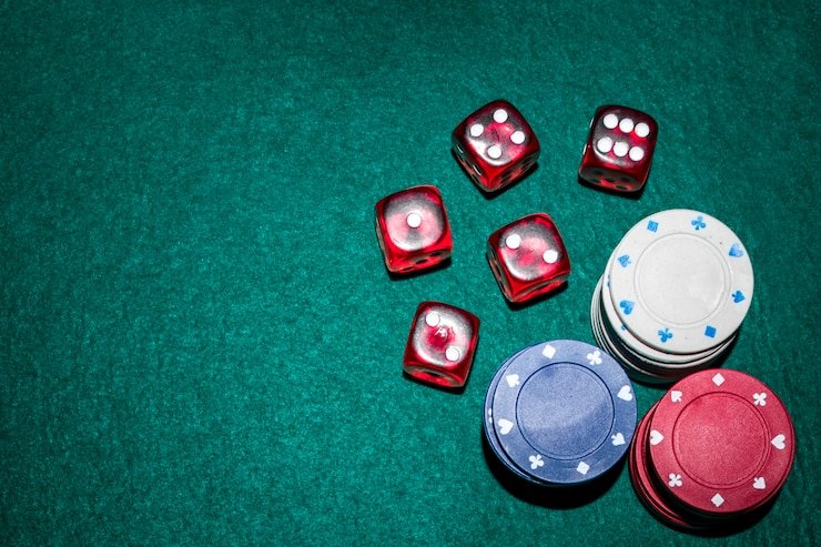Dealer membagikan kartu